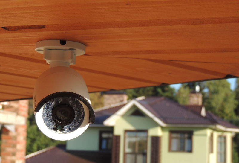 Причина установки видеонаблюдения на дачу в летний период.